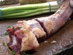 Internauci domagają się obniżki cen. O co chodzi z ogonem wołowym?