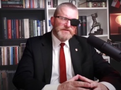 Grzegorz Braun zaskakuje czarną opaską na oku. Zdradził, co się stało