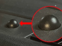 Do czego służy tajemnicza kulka na podszybiu samochodu? Ma ważną funkcję