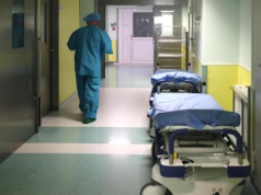 "Samorządy dostały młotek bez gwoździ". Wchodzi ustawa mająca naprawić szpitale