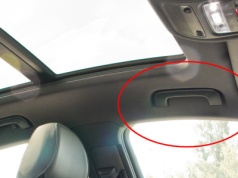 Ten uchwyt znajdziemy w niemal każdym aucie. Do czego służy cykorłapka?