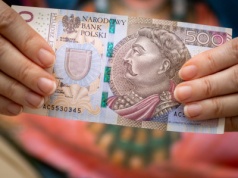 Wypłacają 500 plus dla seniora. Warunek? Taka emerytura