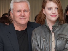 Latami żyli na kocią łapę. W końcu wzięli ślub. Dzieli ich ponad trzydzieści lat