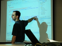 Jak poradzić sobie z niedoborem nauczycieli informatyki?