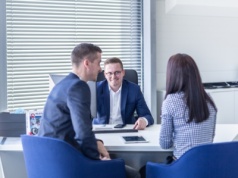 Ci pracownicy wygrywają z rynkowymi zawirowaniami. Wynagrodzenia idą w górę