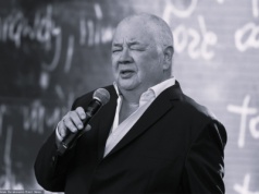 Wyjątkowy gest Nawrockiego na pogrzebie Soyki. Łzy cisną się do oczu