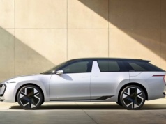 Nowa Skoda Octavia to prestiż na kołach. Nawet drzwi ma jak Rolls-Royce