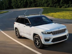 Jeep Grand Cherokee do serwisu ponad. 91 tysięcy hybryd do naprawy