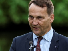 Sikorski ostrzega w amerykańskim "Newsweeku" przed nowym Monachium. "Każde państwo ma armię — własną albo cudzą"