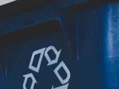 Oto plastik, który pochłania CO2 – dwa problemy, jedno rozwiązanie