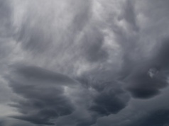 [AKTUALIZACJA] W poniedziałek możliwe są burze. IMGW podniósł stopień zagrożenia