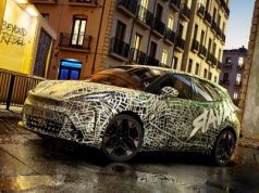 Cupra Raval debiutuje w dresie. To ten obniżony