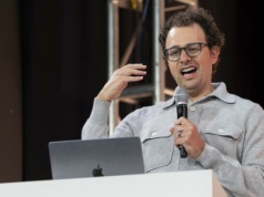 Szkolili AI na treściach bez zgody autorów. Teraz zapłacą 1,5 mld dol. Anthropic zawiera ugodę z pisarzami