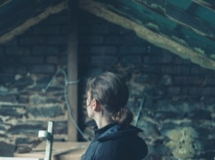 Kupili stuletni dom. Pod podłogą znaleźli wyskrobane inicjały więźniów