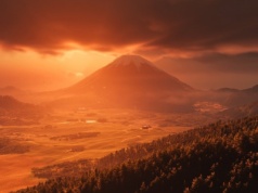 Za 3 tygodnie na PlayStation 5 powróci uwielbiany cykl z przepięknym otwartym światem. Zanurz się nim już teraz, oglądając klimatyczny film z Ghost of Yotei