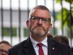 Grzegorz Braun z aktem oskarżenia. Kolejne wnioski o uchylenie immunitetu