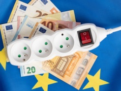 Niższe ceny prądu w Europie. Wyraźny spadek w Polsce