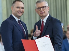 Kontrowersje wokół tajnej notatki z wizyty Karola Nawrockiego w USA