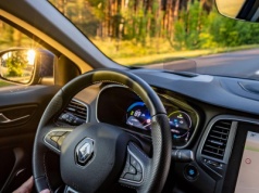 Rząd po raz kolejny uderza w przedsiębiorców. Właściciele aut spalinowych zapłacą najwięcej