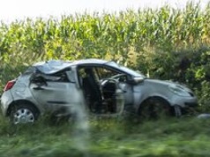 Dachowanie na DW 179. Kierowca trafił do szpitala