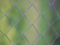 Urzędnicy ruszyli na kontrole i każą demontować płoty. Wielu Polaków nie ma pojęcia o tym prawie