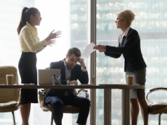 Miejsce pracy może stać się piekłem. "Przyparł mnie do ściany, rzucił parę gróźb..."