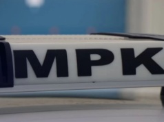 Pod Pocztą Główną doszło do zderzenia samochodu z tramwajem