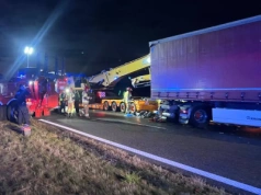 Nocne najechanie na „gabaryt” – kierowca ciężarówki zginął, pilot trafił do szpitala