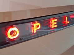 Opel i Fiat pozostaną spalinowe. Koncern zmienia strategię i apeluje do UE