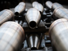 Polska firma dostarczy Szwecji rakiety za 1 mld zł. Tusk o umowie: Duma