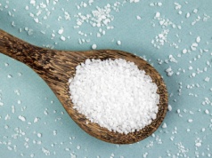 Często solisz potrawy? Według naukowców ten składnik może doprowadzić do utraty słuchu