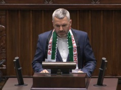 Poseł Razem pojawił się na sejmowej mównicy z barwami Palestyny. Skrytykował Radosława Sikorskiego