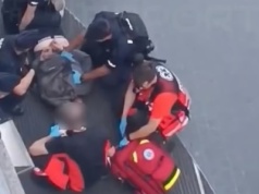 Agresywny mężczyzna siał postrach w Złotych Tarasach. Policjanci nie mieli wyjścia