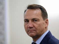 Sikorski pytany o flotyllę płynącą z pomocą humanitarną do Gazy. "Nie obwiniać o to państwa polskiego"