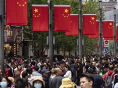 Deflacja w Chinach słabnie, ale droga do ożywienia daleka