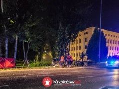 Śmiertelny wypadek w centrum Krakowa. 16-latek zginął na alei Mickiewicza (ZDJĘCIA)