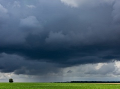 IMGW ostrzega! Środek tygodnia będzie deszczowy i burzowy w wielu regionach