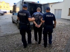 Agresywny 47-latek groził bronią pneumatyczną domownikom