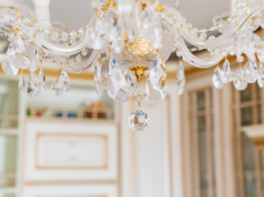 7 praktycznych wskazówek przy zakupie lampy sufitowej kryształowej