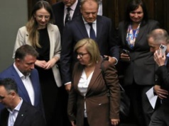 Ograniczenia w 800 plus i dostępie do leczenia dla cudzoziemców. Rząd ugiął się po wecie prezydenta