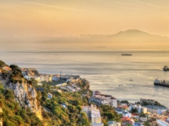 Brytyjski monolit na hiszpańskim krańcu Europy (z małpami w tle). Krótka opowieść o Gibraltarze