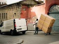 Komu opłaca się wynajem samochodu dostawczego?