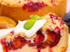 Ciasto kruche ze śliwkami i kruszonką