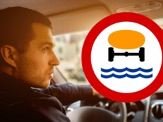 Znak z pomarańczowym jajem na falach. Kierowcy myślą, że ich nie dotyczy