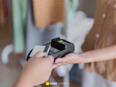 Młodzi Polacy odwracają się od gotówki. Badanie ujawnia preferencje pokolenia Z