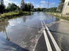 Szczawiowa nieprzejezdna po opadach deszczu, tramwaje na Pomorzany wstrzymane po wypadku