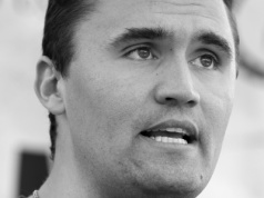 Charlie Kirk nie żyje. Śmiertelne postrzelenie prawicowego działacza