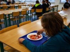 Darmowe posiłki w szkołach dla wszystkich uczniów. "Będą kosztować 5,5 miliarda rocznie"