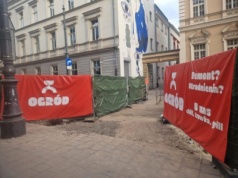 Nielegalne reklamy restauratora. Jak ZDMK ich nie zauważył?