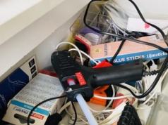 Masz ją w domu i udajesz, że nie istnieje. „Szuflada wstydu” zmorą Polaków